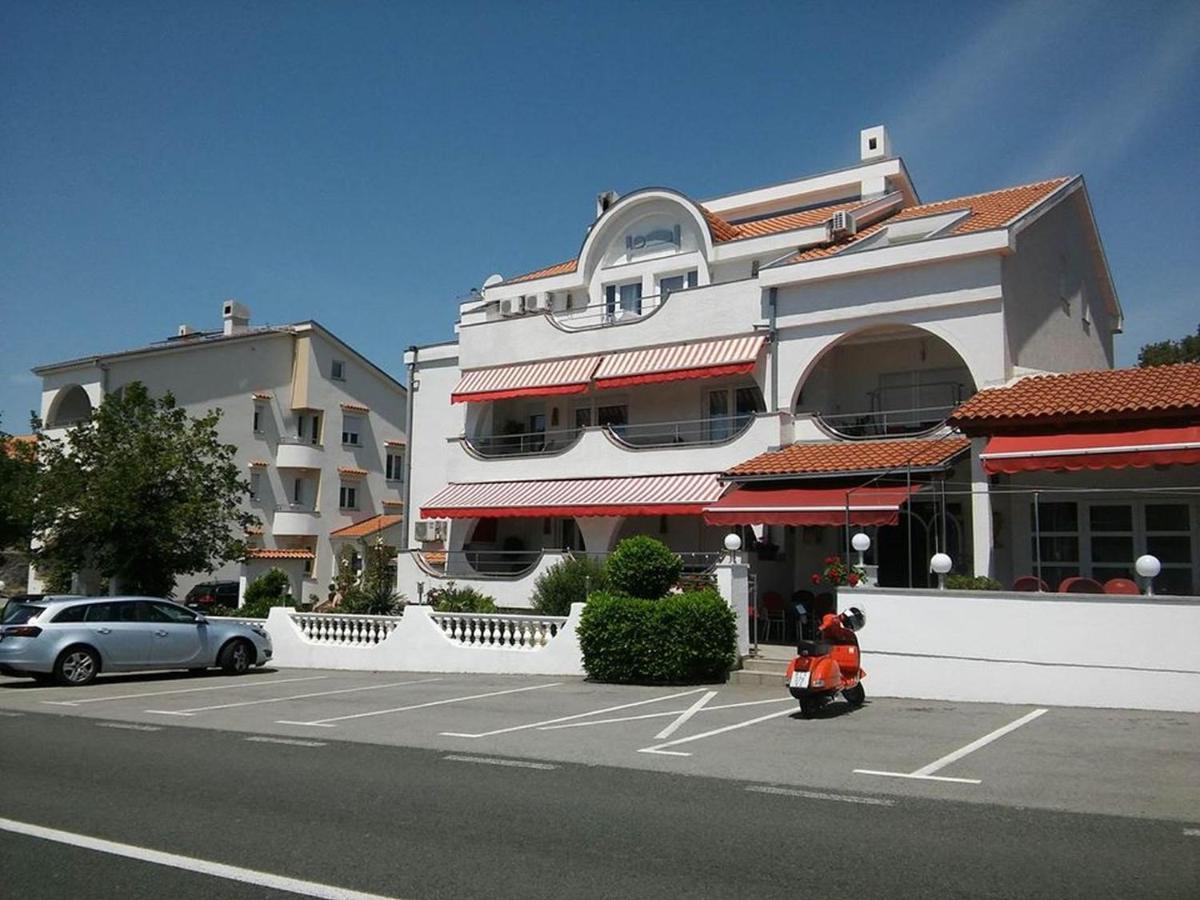 Garfild 1 Guest House Нови-Винодолски Экстерьер фото